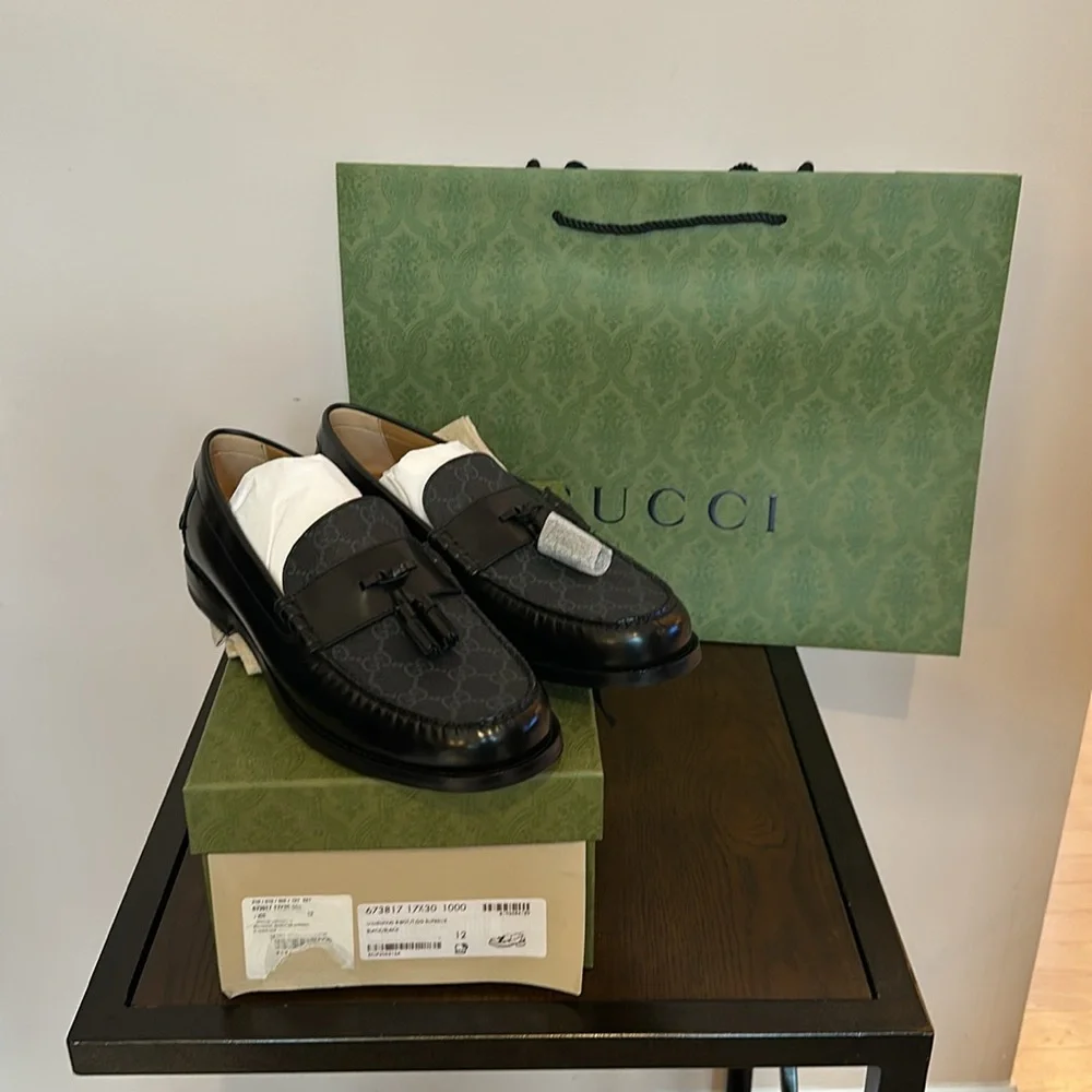 Gucci Logo Leather Loafers
